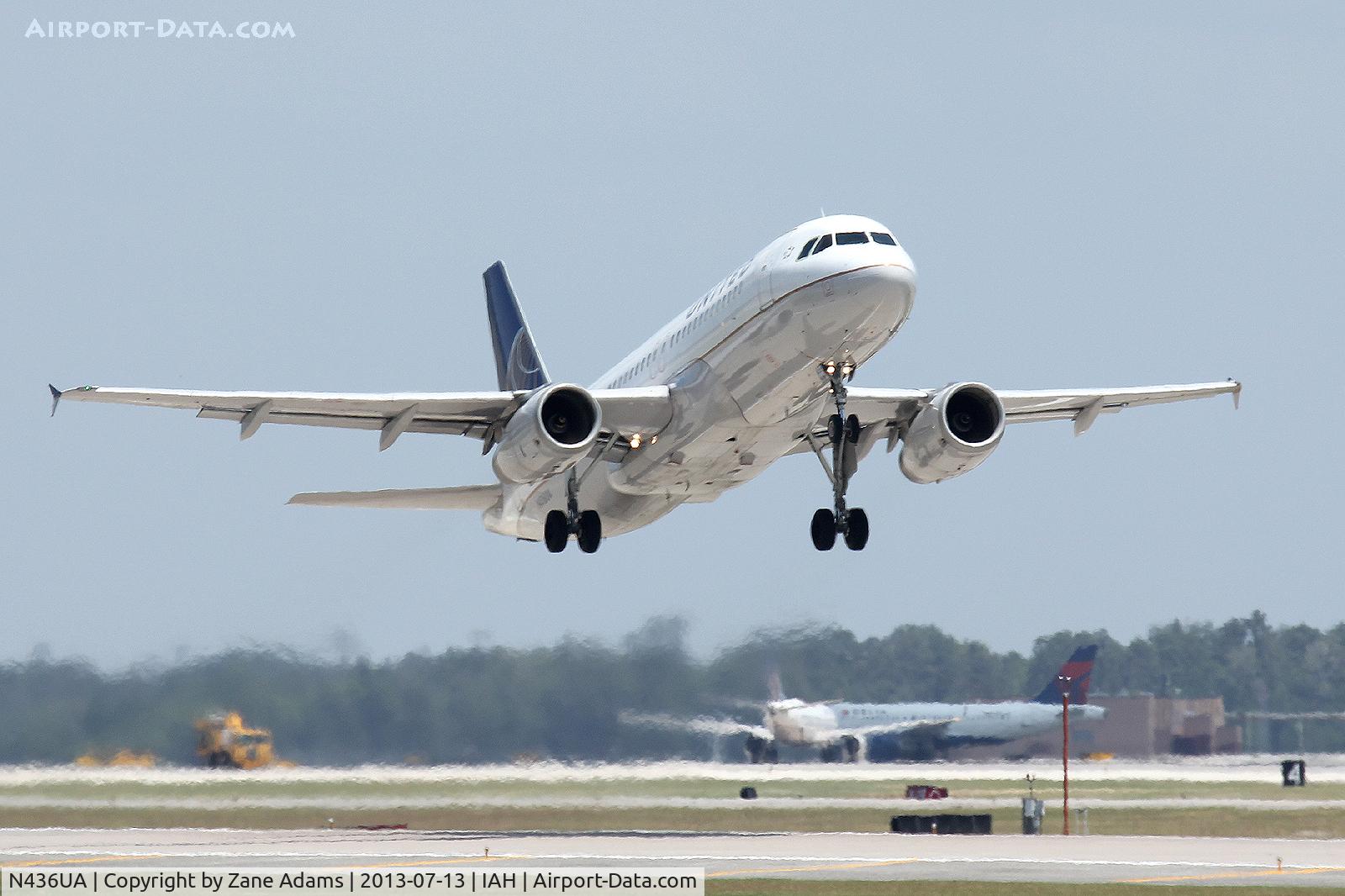 N436UA, 1996 Airbus A320-232 C/N 638, At Houston Intercontinental