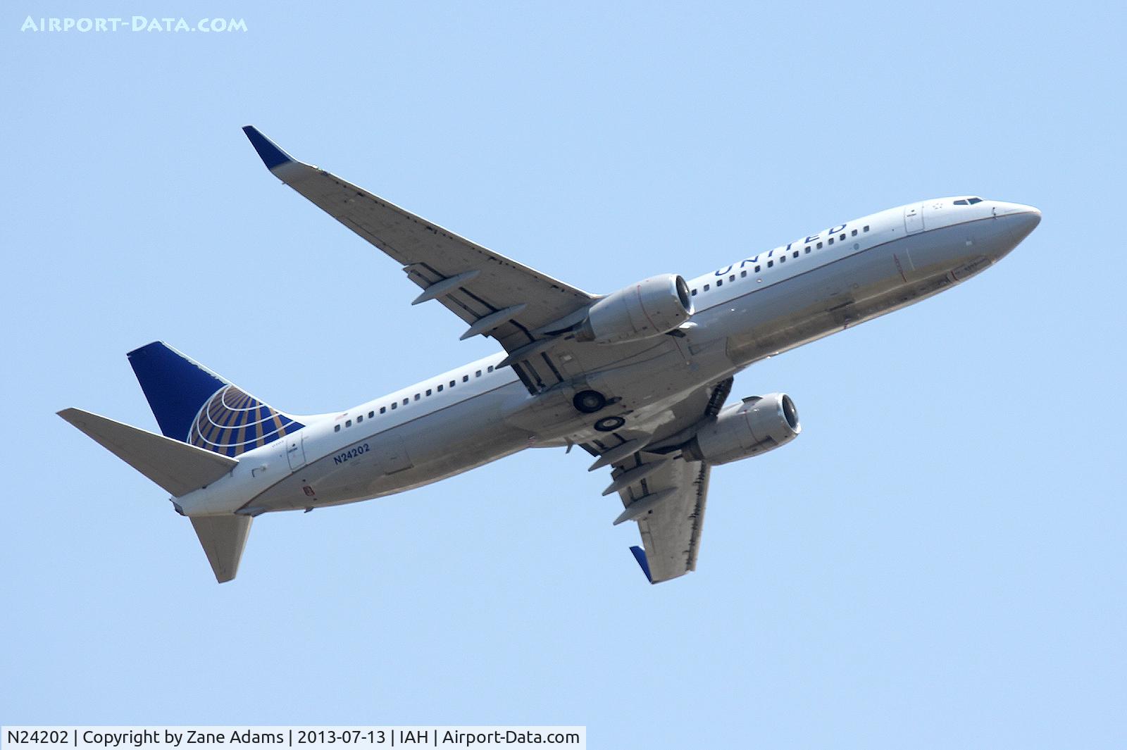 N24202, 2000 Boeing 737-824 C/N 30429, At Houston Intercontinental