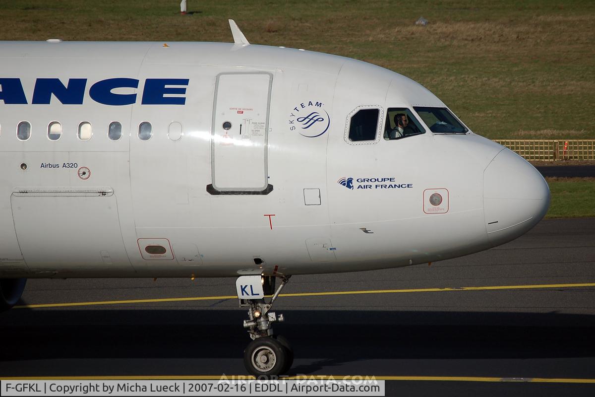 F-GFKL, 1990 Airbus A320-211 C/N 0101, At Düsseldorf