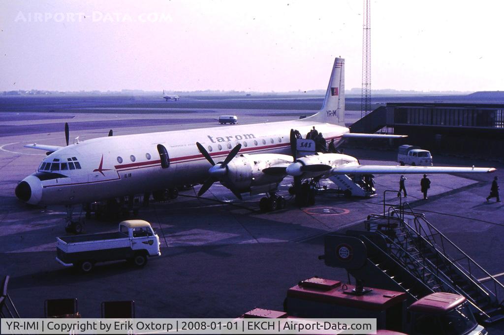 YR-IMI, Ilyushi IL-18B C/N 8302, YR-IMI at gate A7 in CPH