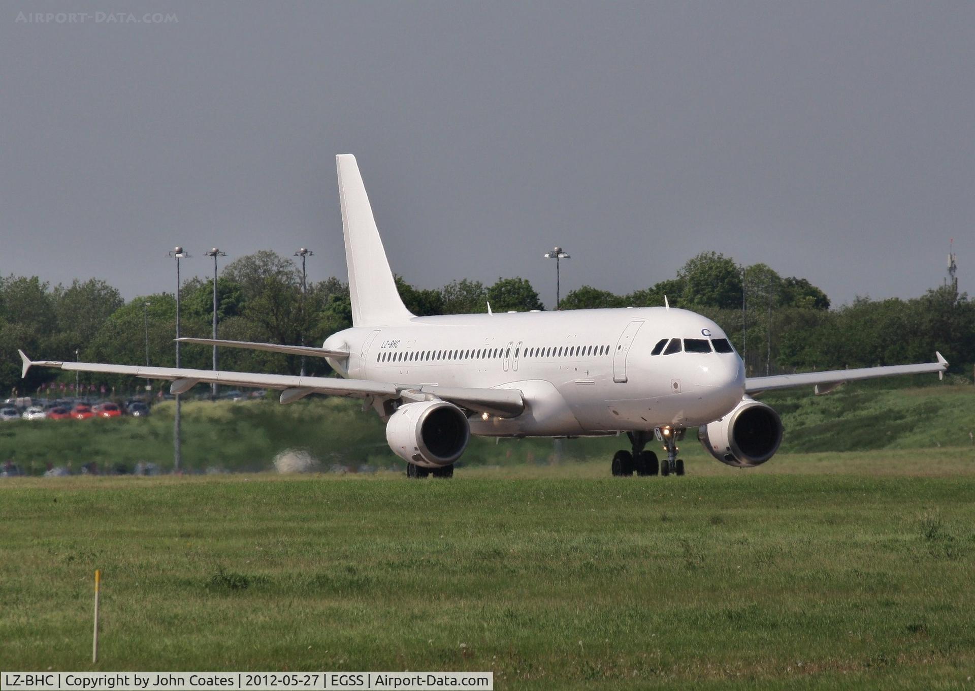 LZ-BHC, 1992 Airbus A320-212 C/N 349, Lining up for departure