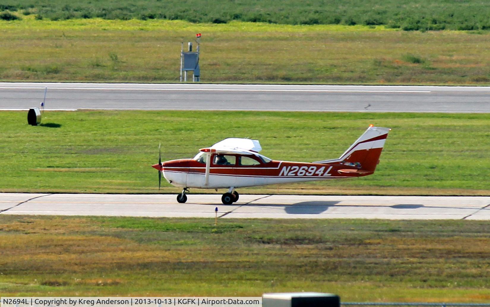 N2694L, 1967 Cessna 172H C/N 17255894, Cessna 172H Skyhawk taxiing to the FBO.