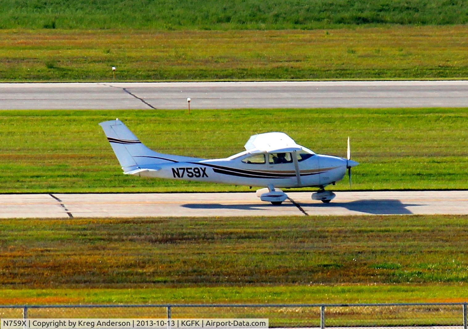N759X, 1977 Cessna 182Q Skylane C/N 18266003, Cessna 182Q Skylane taxiing to the active runway.