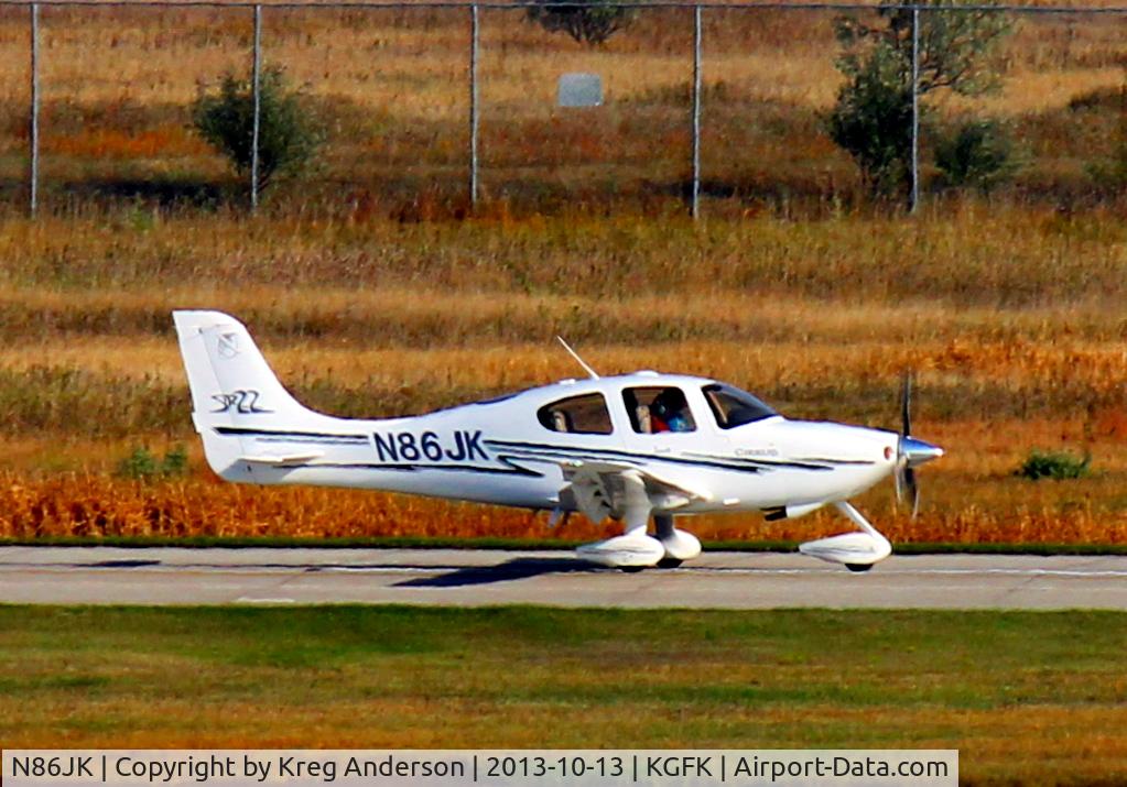 N86JK, 2003 Cirrus SR-22 C/N 0525, Cirrus SR22 taking off runway 17L.