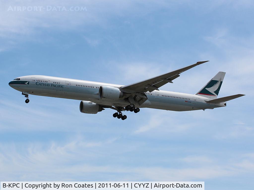 B-KPC, 2007 Boeing 777-367/ER C/N 34432, A Cathay Pacific Boeing 777 landing on rwy 33L at Toronto Int'l Airport