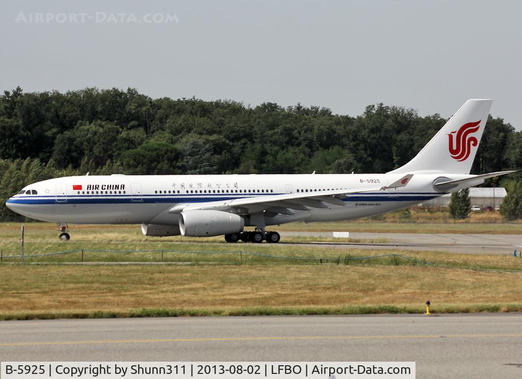 B-5925, 2013 Airbus A330-243 C/N 1434, Delivery day...