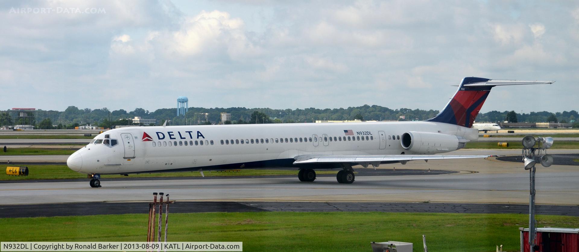 N932DL, 1989 McDonnell Douglas MD-88 C/N 49719, Taxi Atlanta