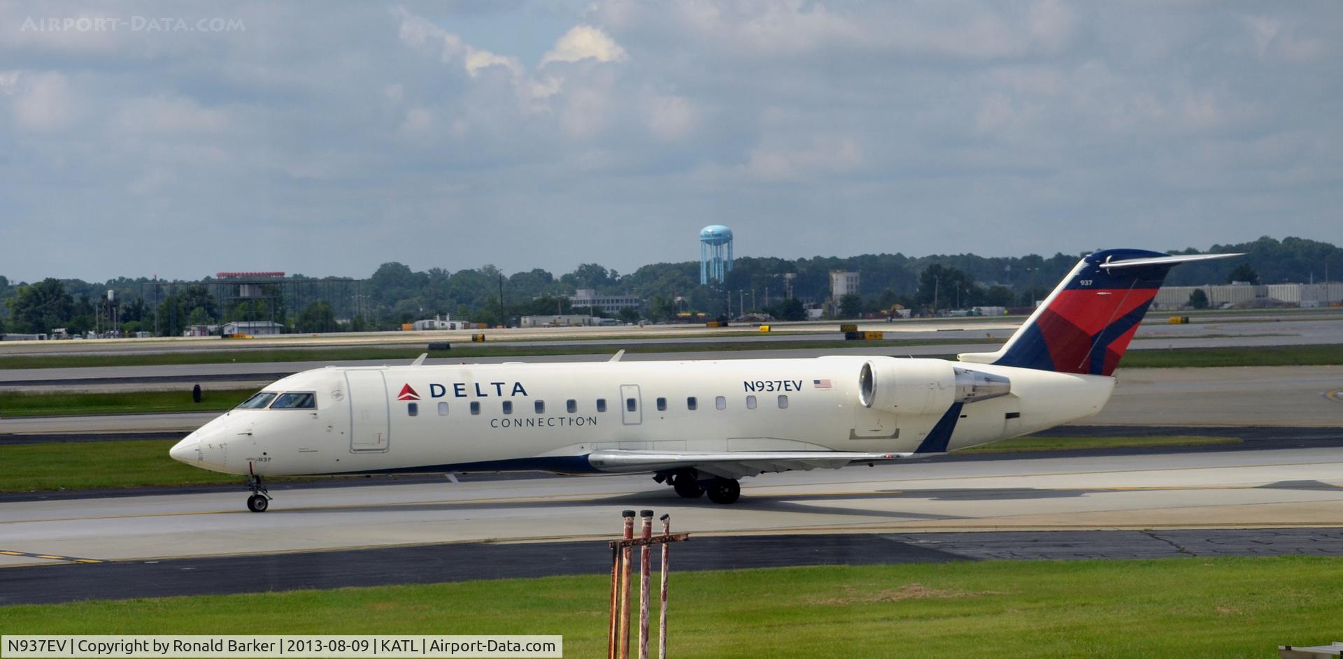 N937EV, 2005 Bombardier CRJ-200ER (CL-600-2B19) C/N 8042, Taxi Atlanta
