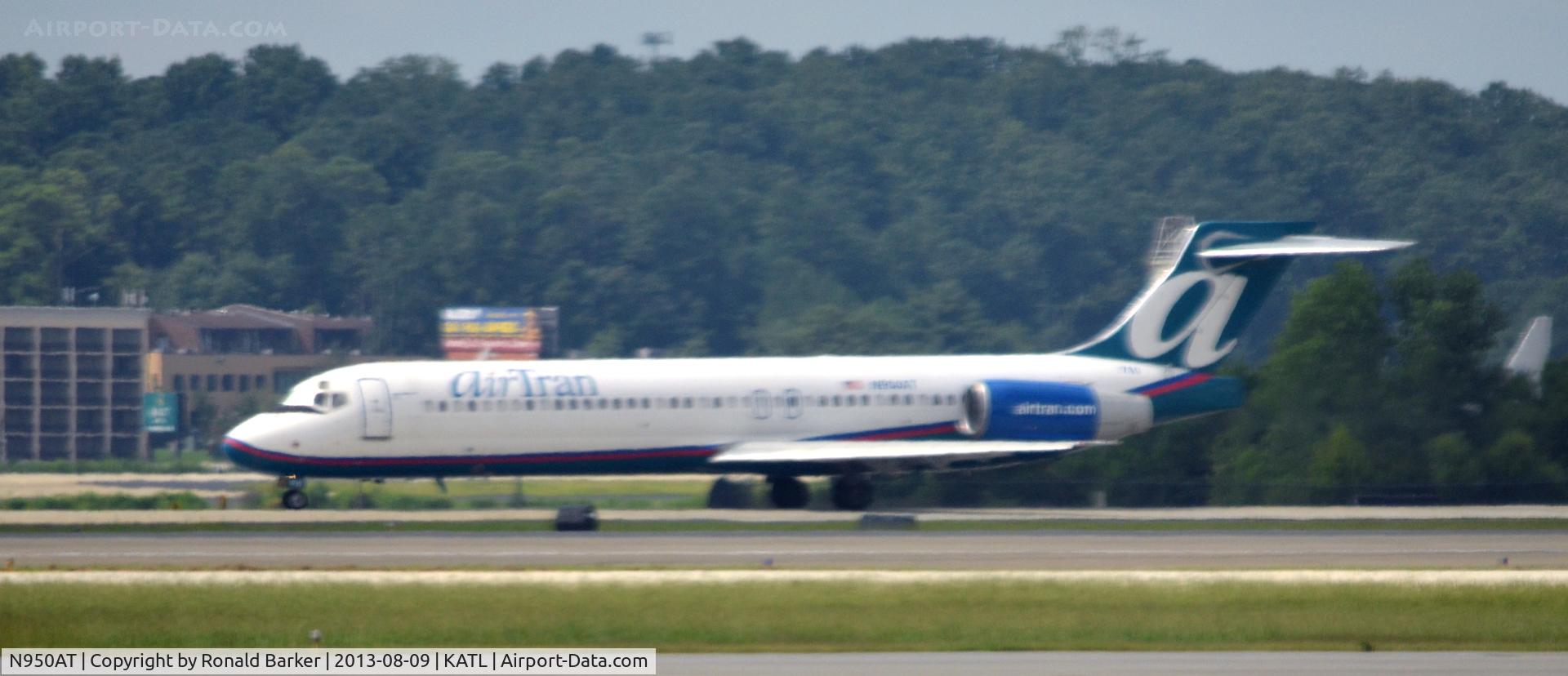 N950AT, 2000 Boeing 717-200 C/N 55012, Landing Atlanta