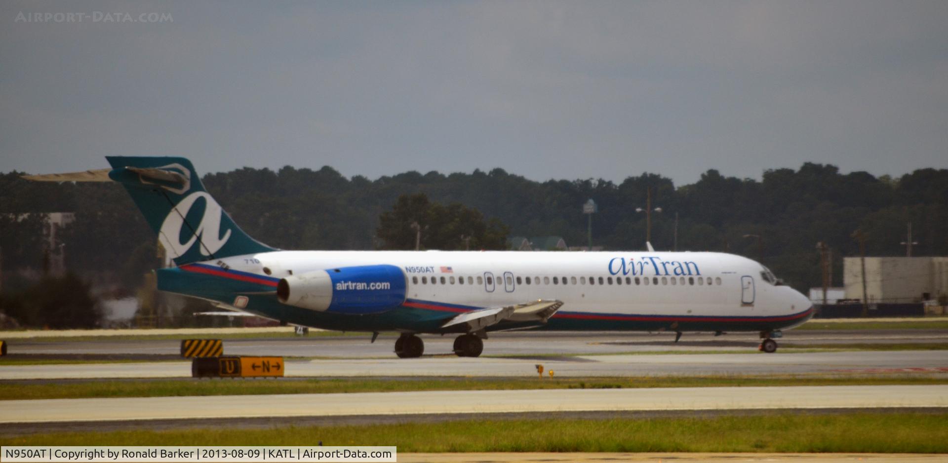 N950AT, 2000 Boeing 717-200 C/N 55012, Taxi Atlanta