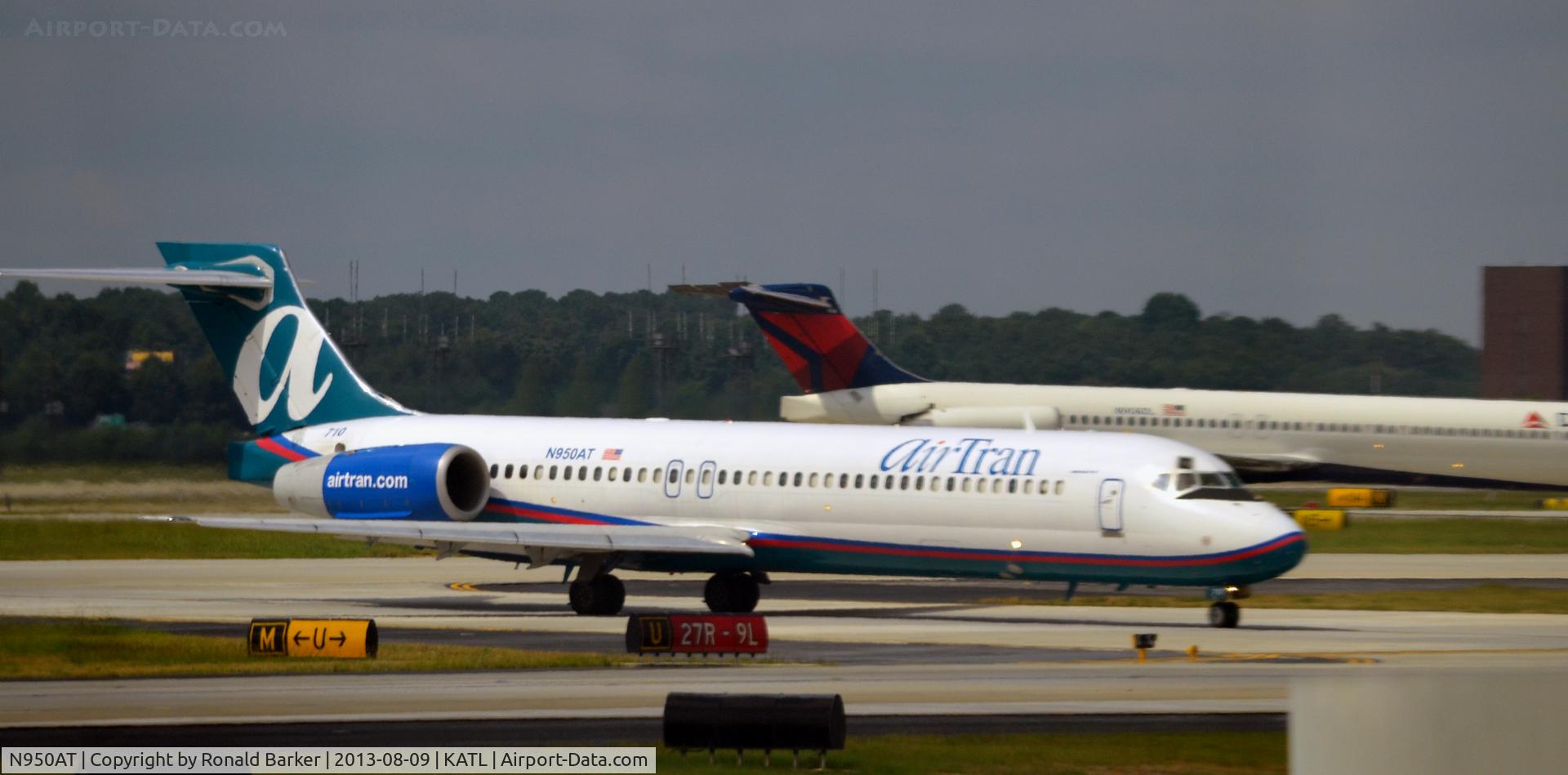 N950AT, 2000 Boeing 717-200 C/N 55012, Taxi Atlanta