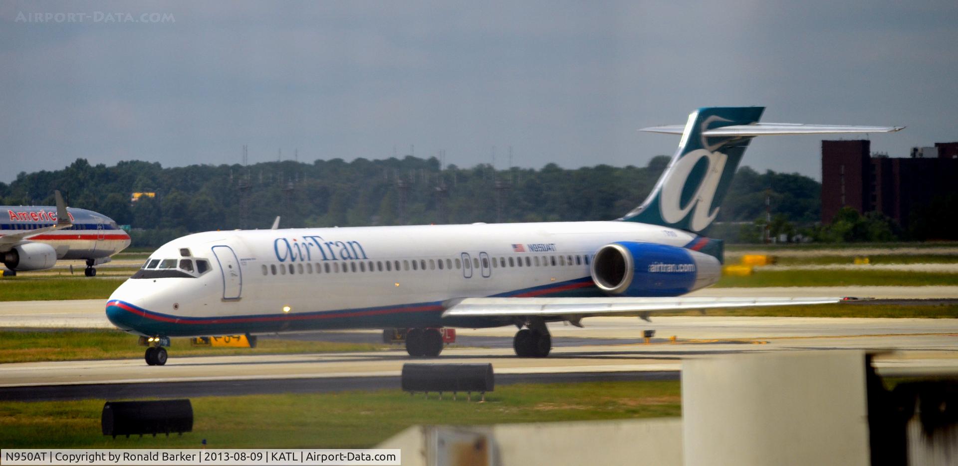 N950AT, 2000 Boeing 717-200 C/N 55012, Taxi Atlanta