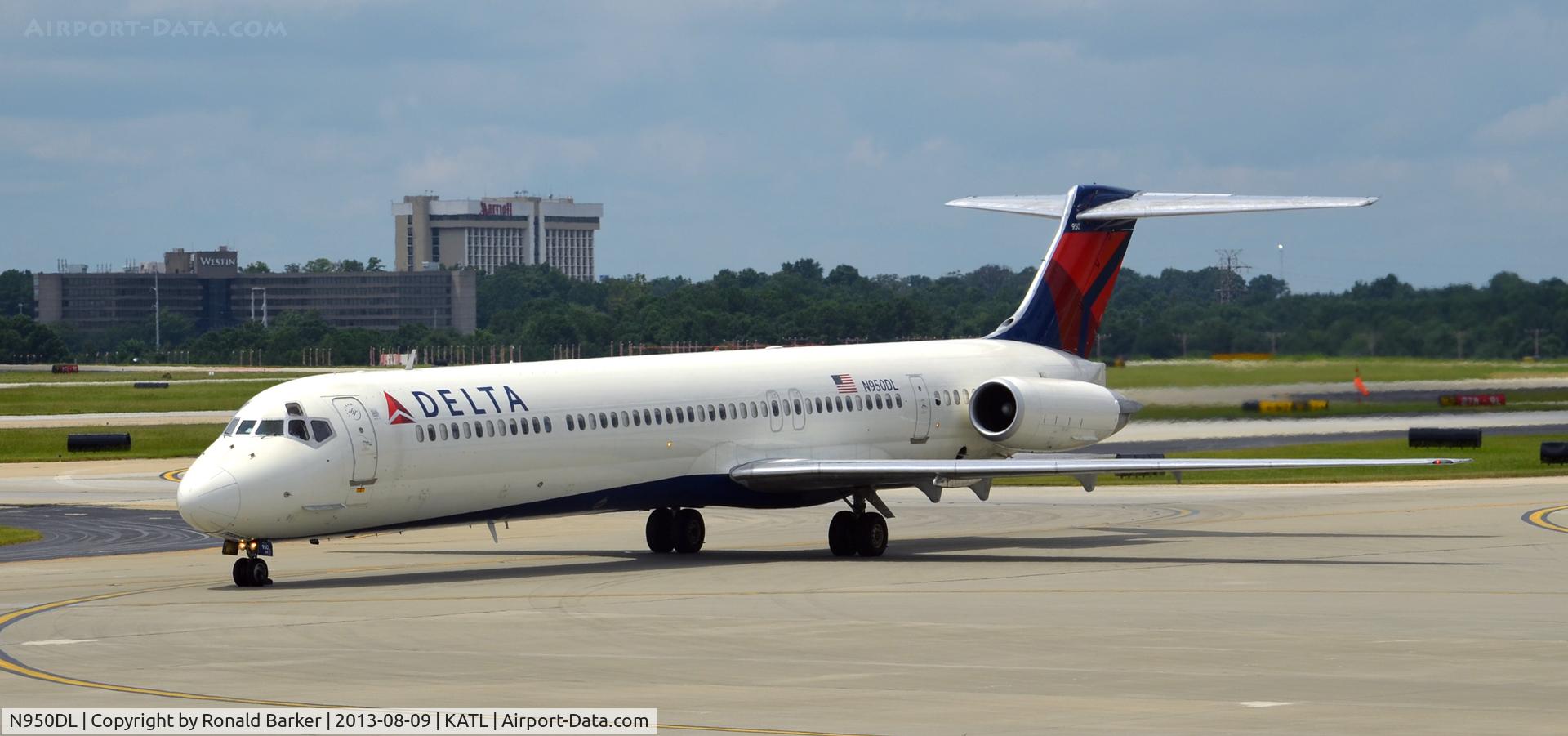 N950DL, 1990 McDonnell Douglas MD-88 C/N 49881, Taxi Atlanta