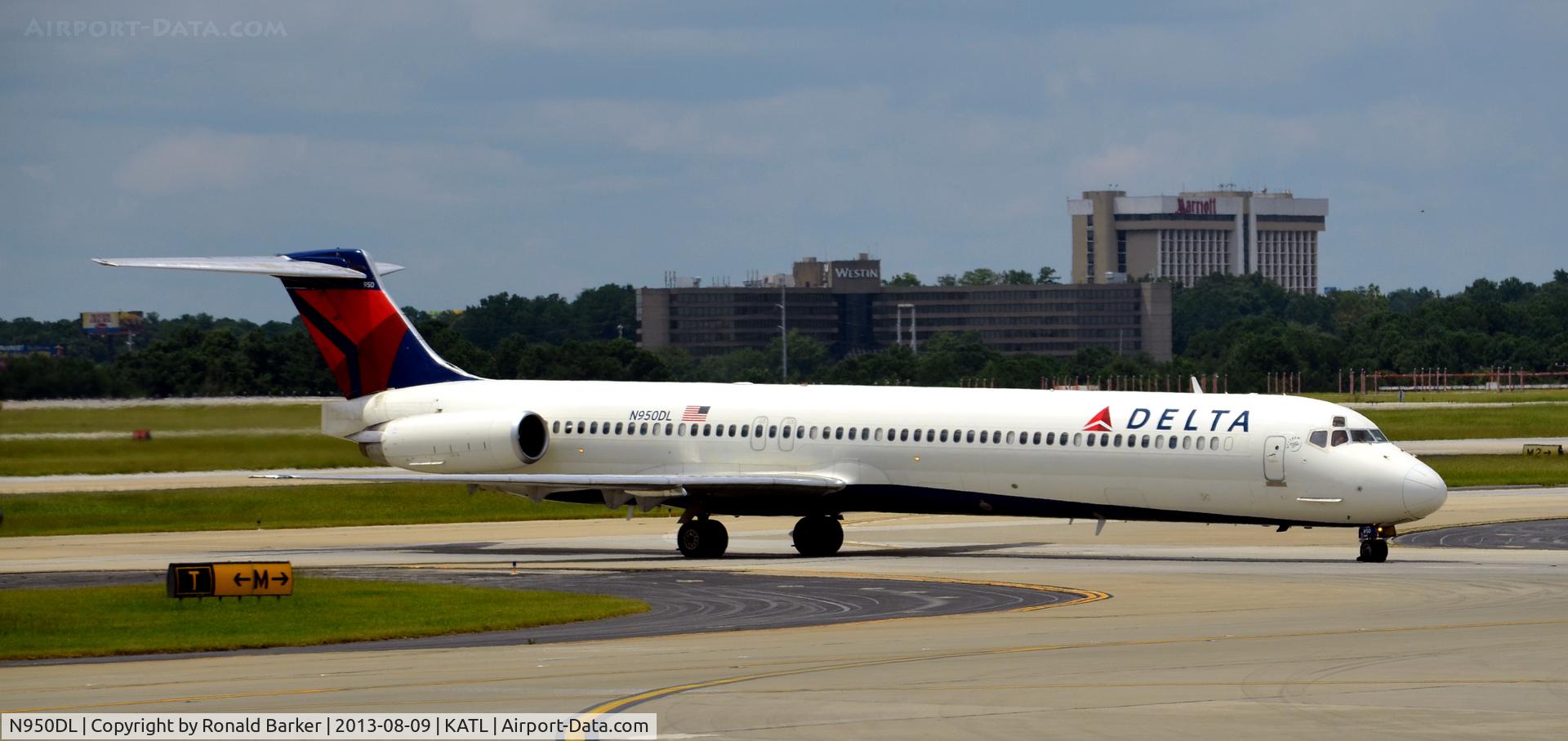 N950DL, 1990 McDonnell Douglas MD-88 C/N 49881, Taxi Atlanta