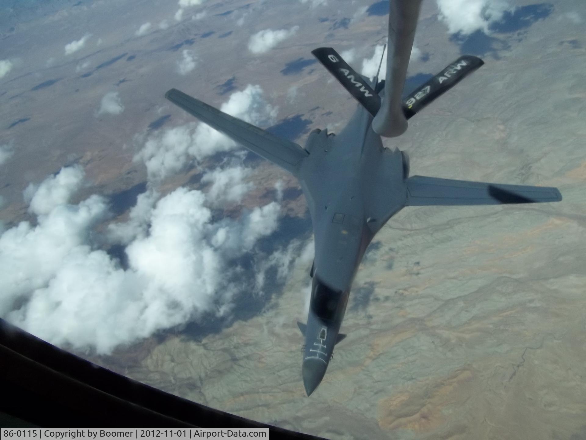 86-0115, 1985 Rockwell B-1B Lancer C/N 75, -0115 dropping to the bottom of the block after refueling over Afghanistan