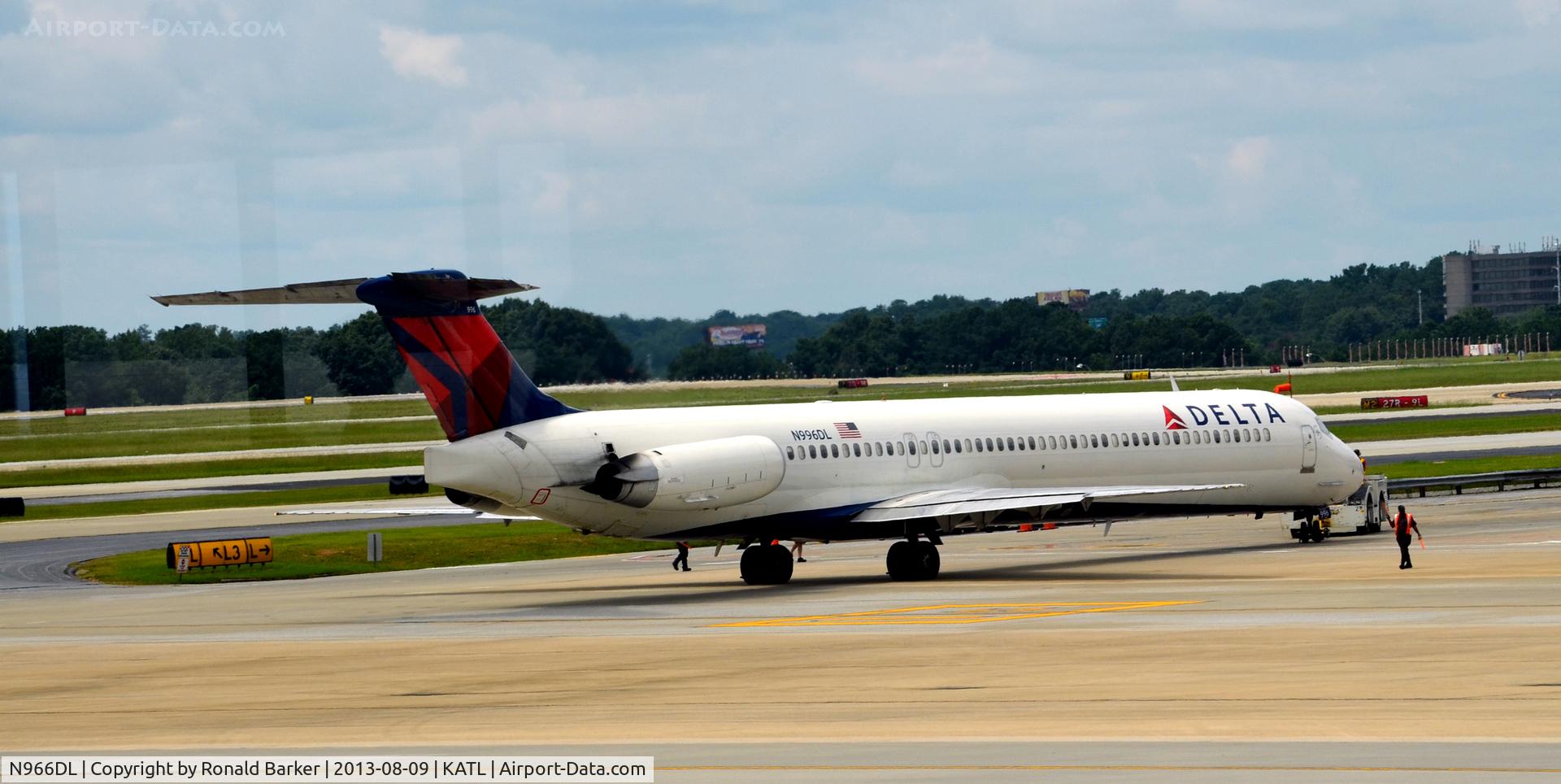 N966DL, 1990 McDonnell Douglas MD-88 C/N 53115, Pushback Atlanta