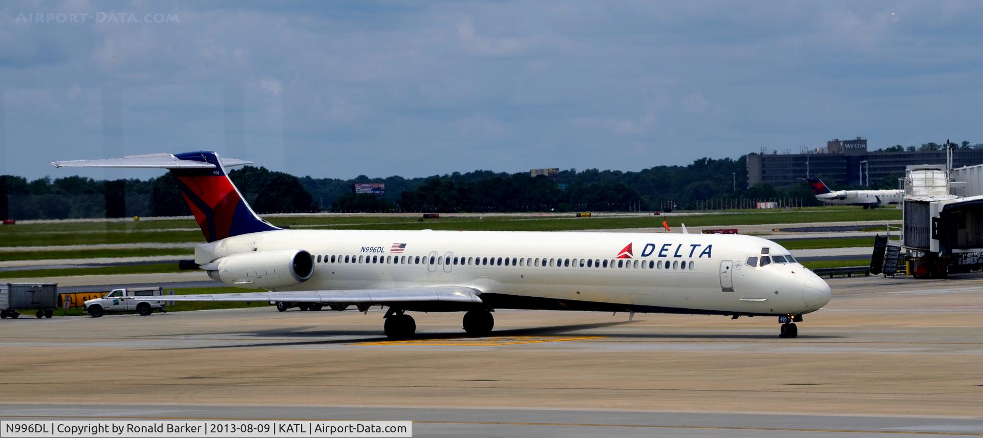 N996DL, 1991 McDonnell Douglas MD-88 C/N 53363, Taxi Atlanta