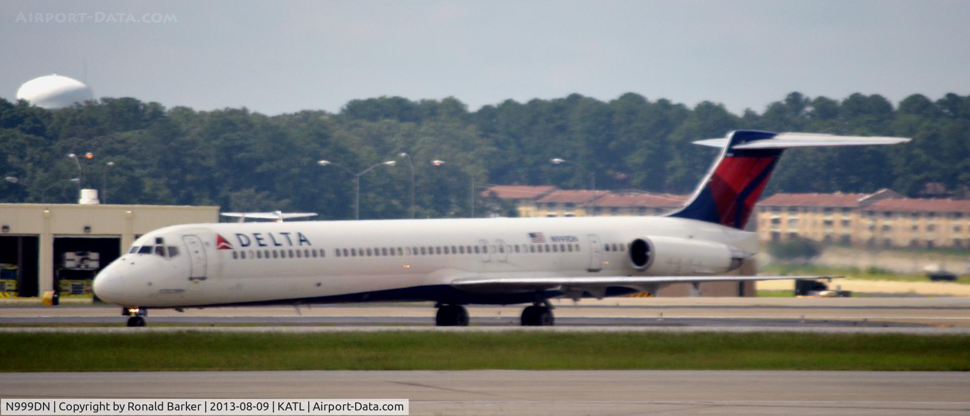N999DN, 1992 McDonnell Douglas MD-88 C/N 53371, Taxi Atlanta