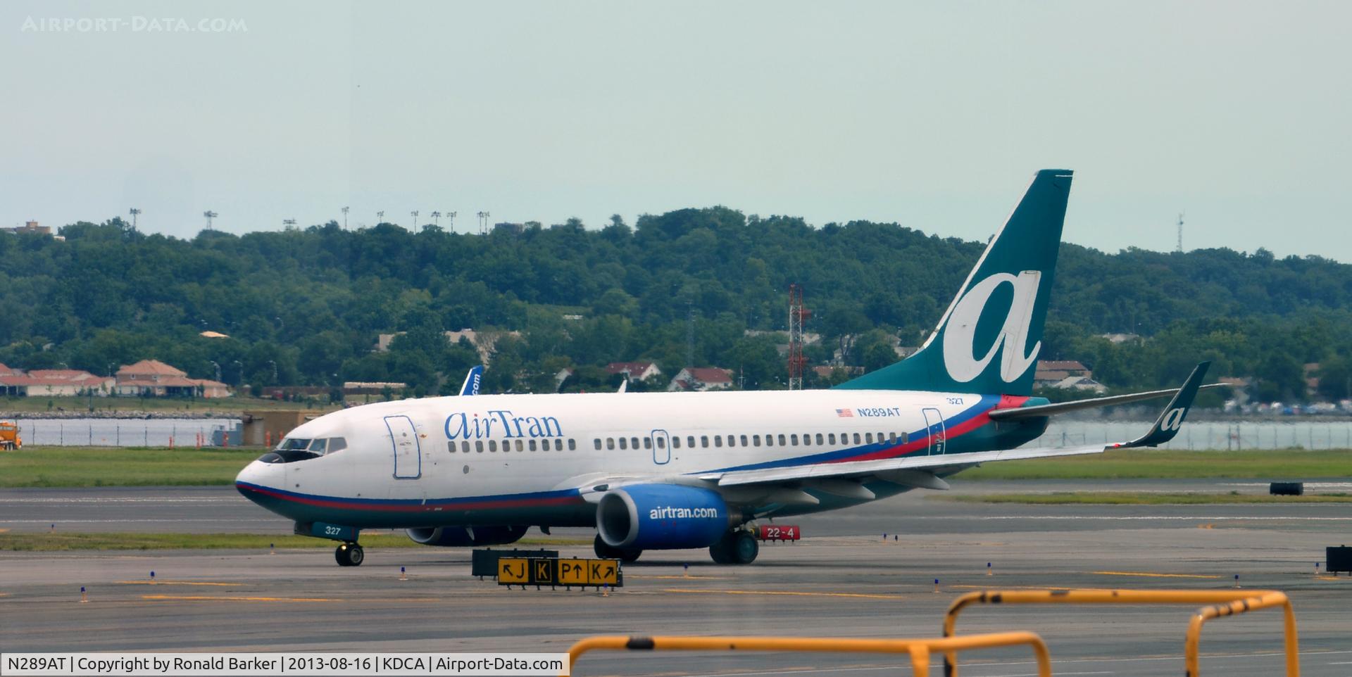 N289AT, 2006 Boeing 737-76N C/N 32673, Taxi National