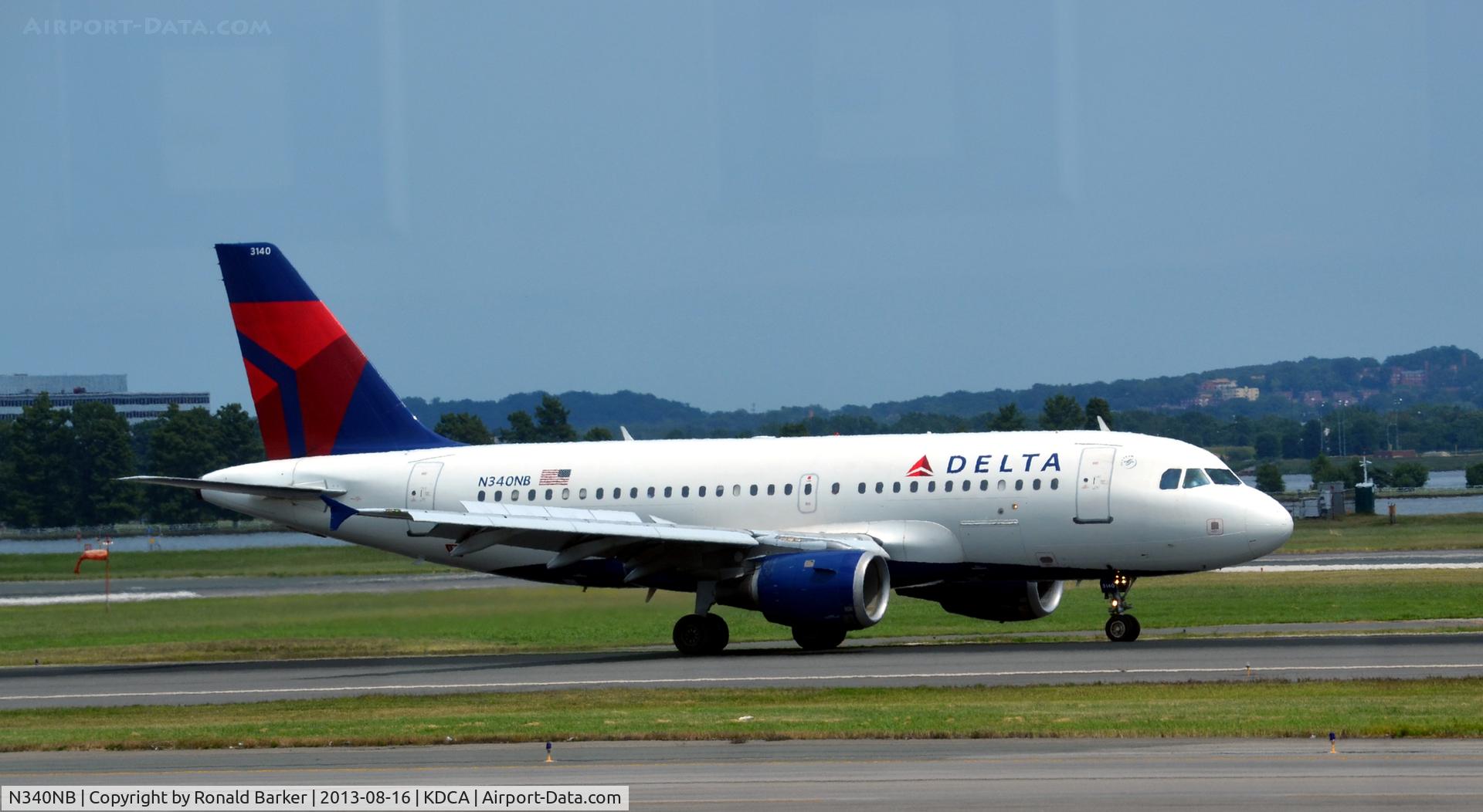 N340NB, 2002 Airbus A319-114 C/N 1714, Landing National