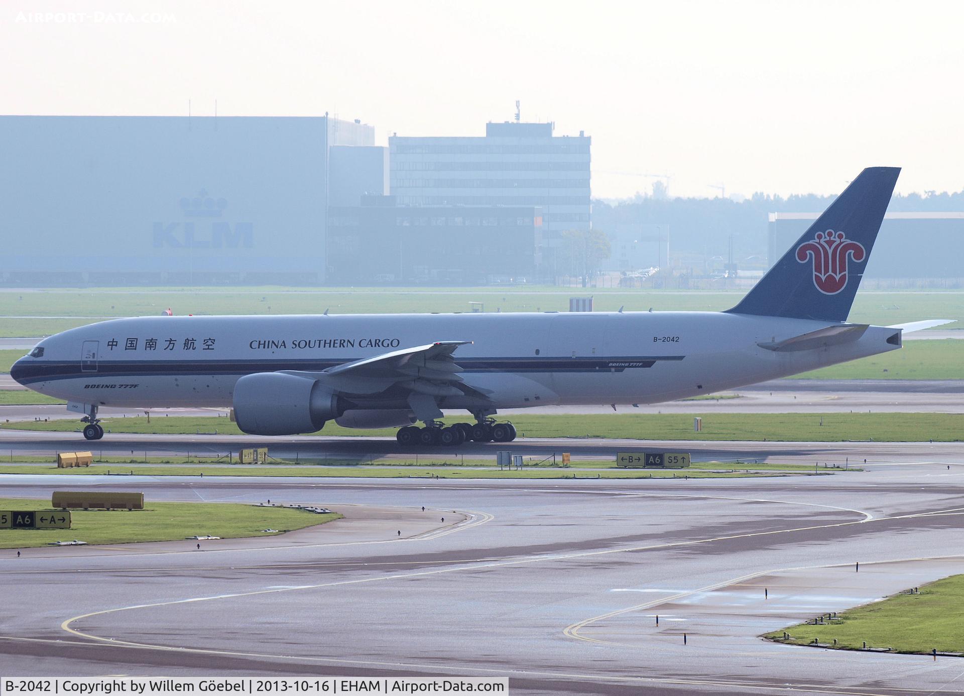 B-2042, 2013 Boeing 777-F1B C/N 41633, Taxi to the runway of Schiphol Airport