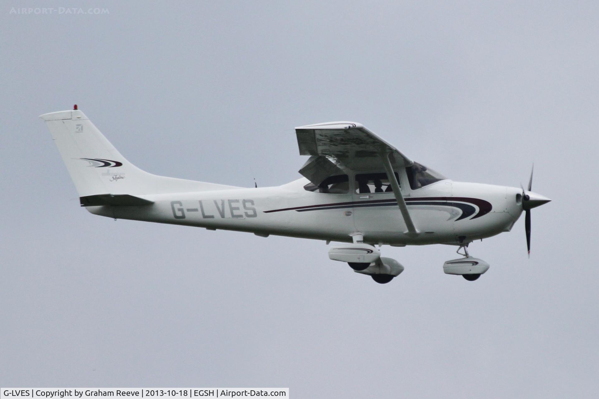 G-LVES, 2000 Cessna 182S Skylane C/N 182-80741, About to land at Norwich.