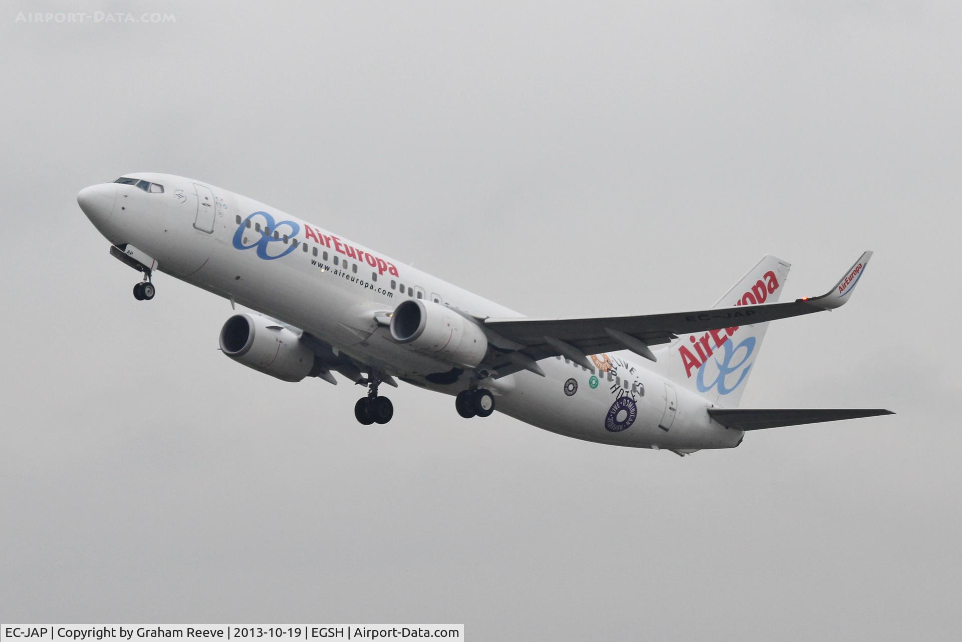 EC-JAP, 2004 Boeing 737-85P C/N 33971, Just airbourne.