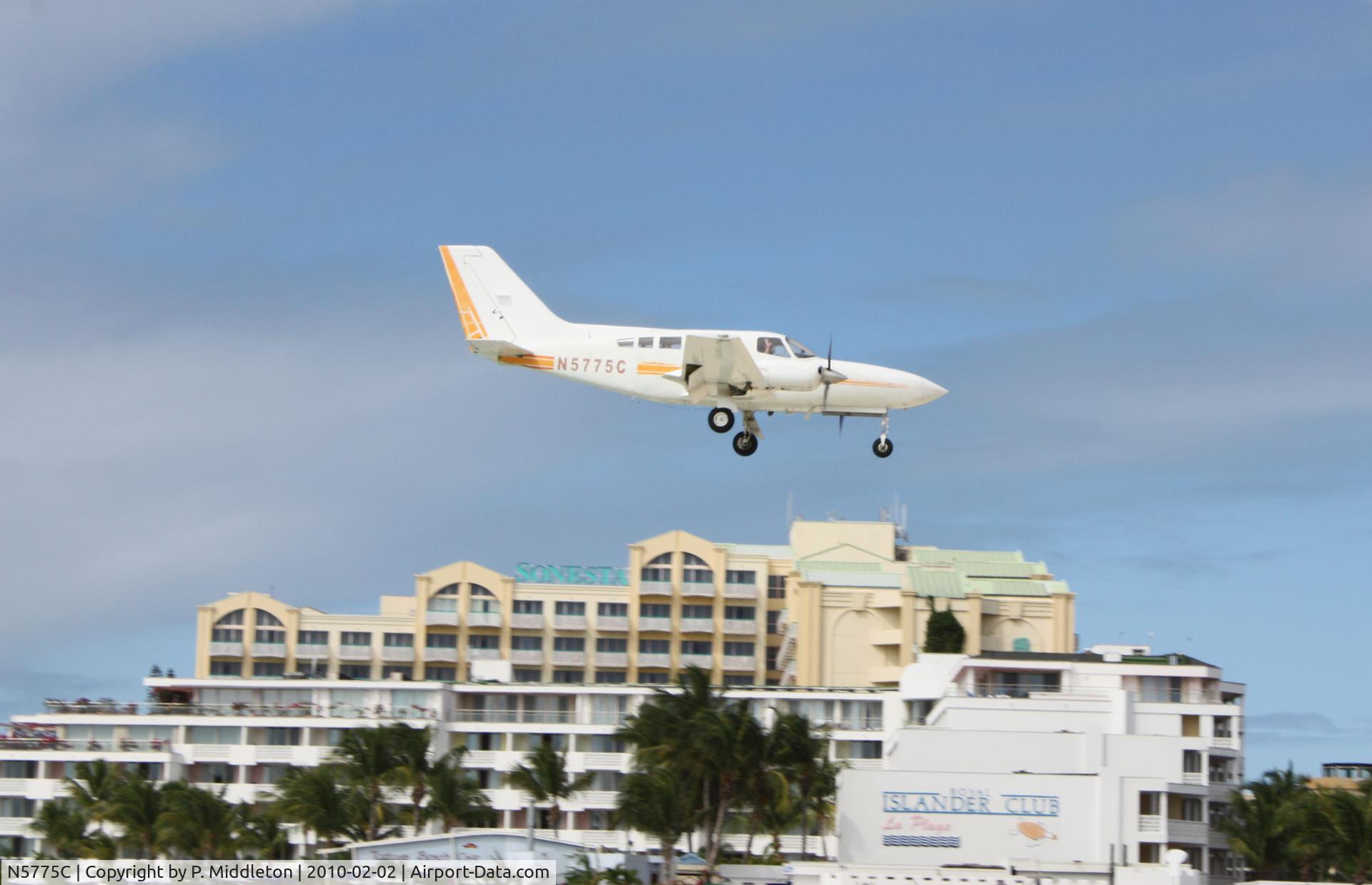 N5775C, 1979 Cessna 402C Businessliner C/N 402C0040, Short Finals St. Maarten