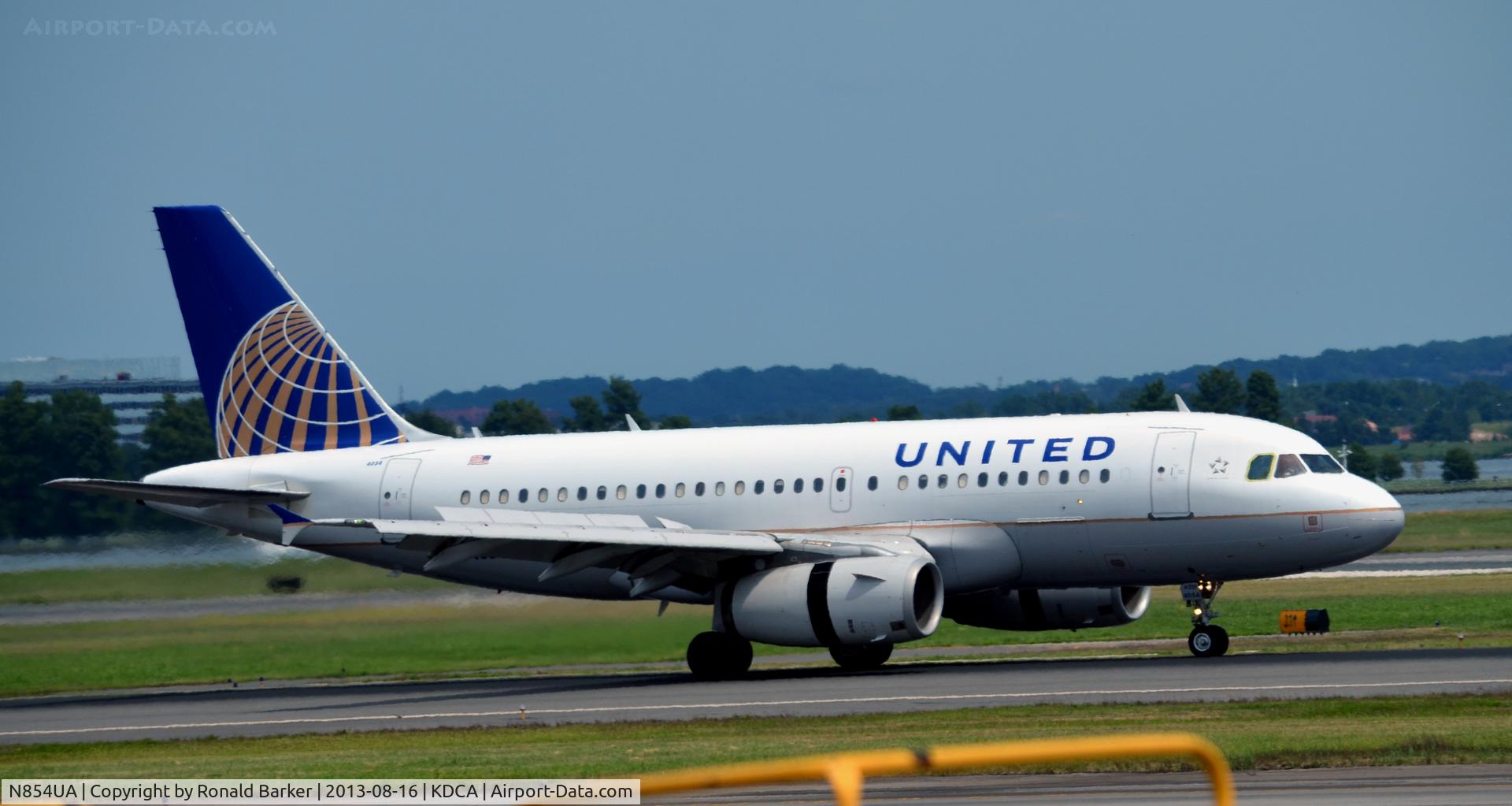N854UA, 2002 Airbus A319-131 C/N 1731, Landing National