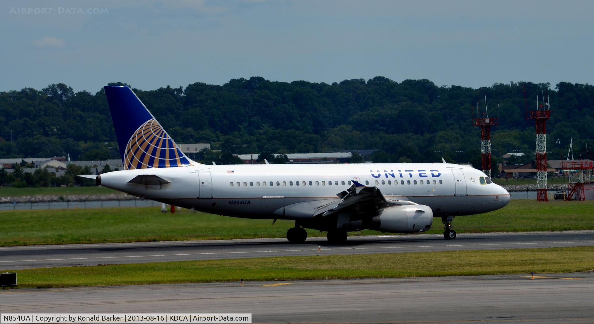 N854UA, 2002 Airbus A319-131 C/N 1731, Landing roll National
