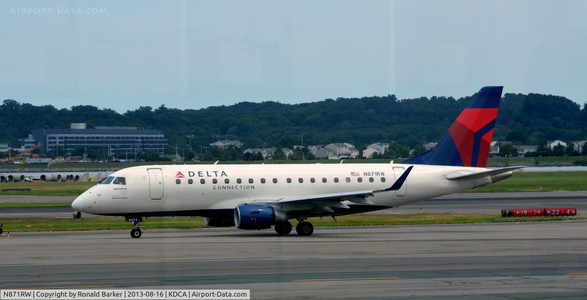 N871RW, 2006 Embraer 170SU (ERJ-170-100SU) C/N 17000140, Taxi National