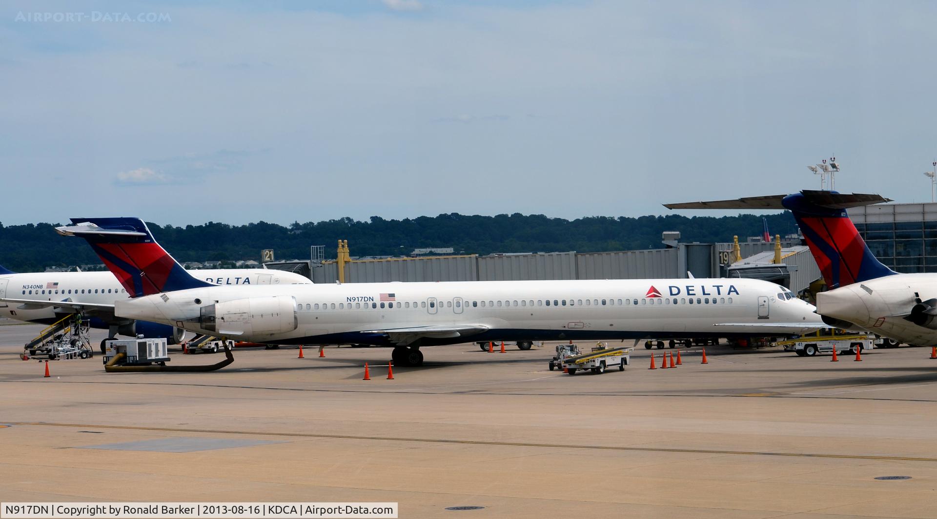 N917DN, 1996 McDonnell Douglas MD-90-30 C/N 53552, Gate 19 National