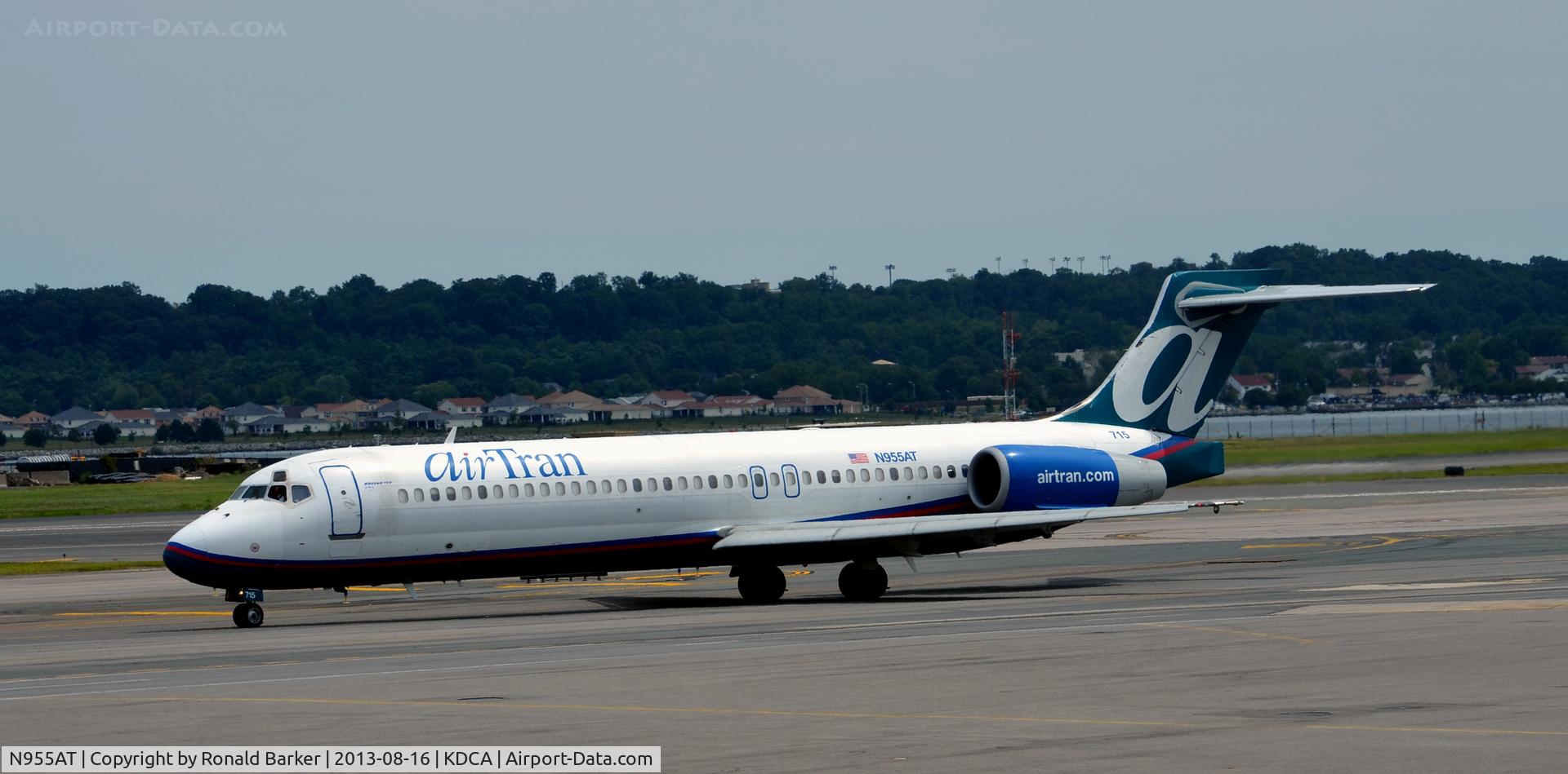 N955AT, 2000 Boeing 717-200 C/N 55017, Taxi National