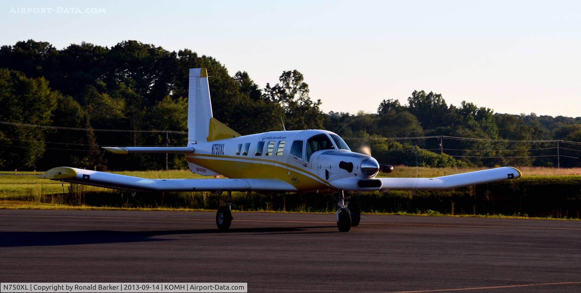 N750XL, 2004 Pacific Aerospace 750XL C/N 109, Taxi Orange