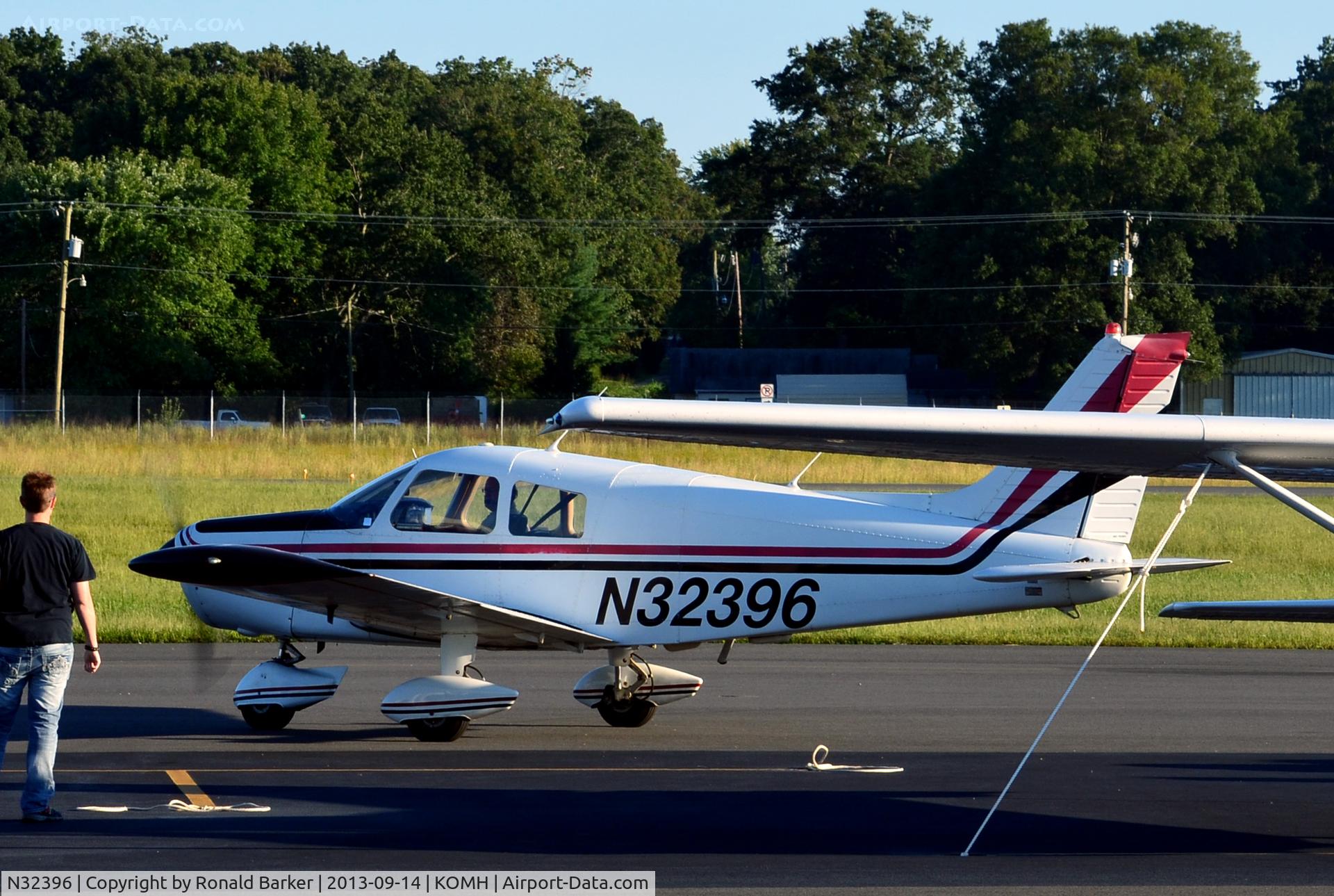 N32396, 1974 Piper PA-28-140 C/N 28-7525060, taxi Orange