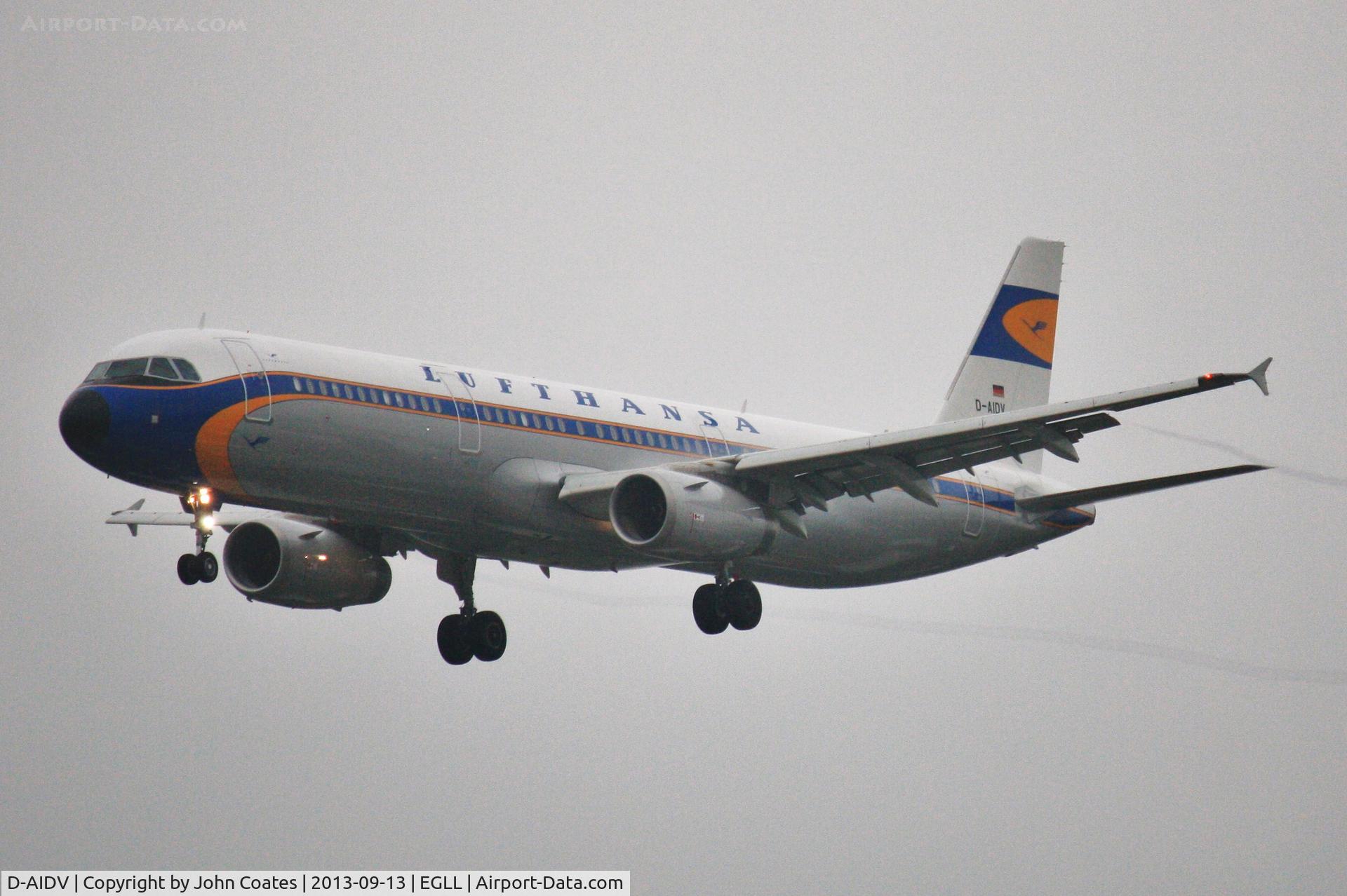 D-AIDV, 2012 Airbus A321-231 C/N 5413, Finals to 27L in heavy drizzle.