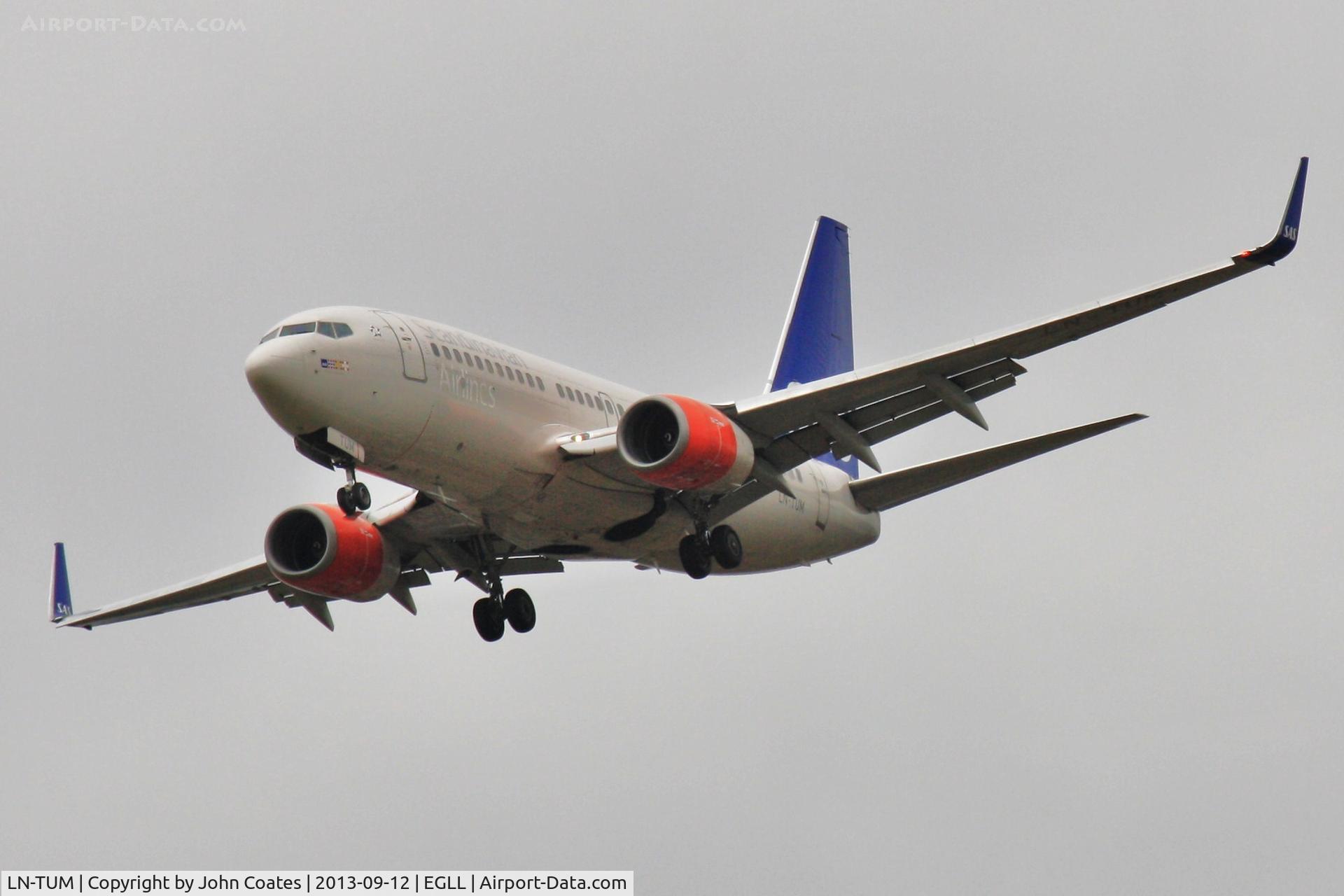 LN-TUM, 2002 Boeing 737-705 C/N 29098, Approach to 27R.