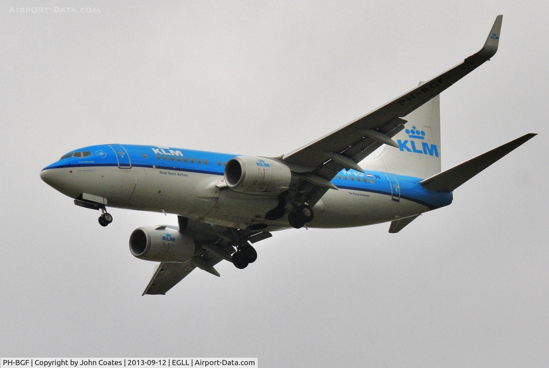PH-BGF, 2008 Boeing 737-7K2 C/N 30365, On approach to 27R