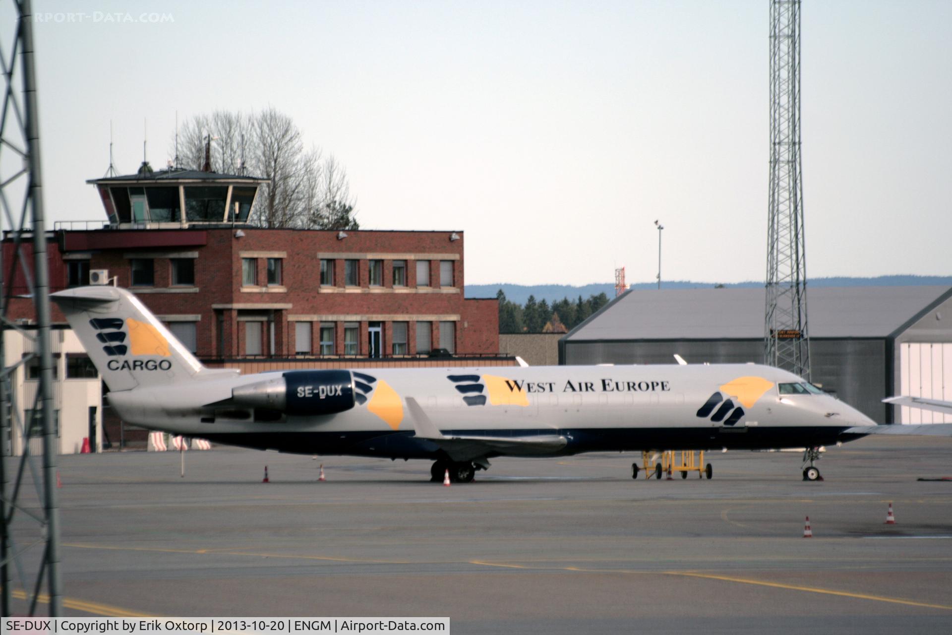 SE-DUX, 1993 Canadair CRJ-100LR (CL-600-2B19) C/N 7010, SE-DUX in OSL