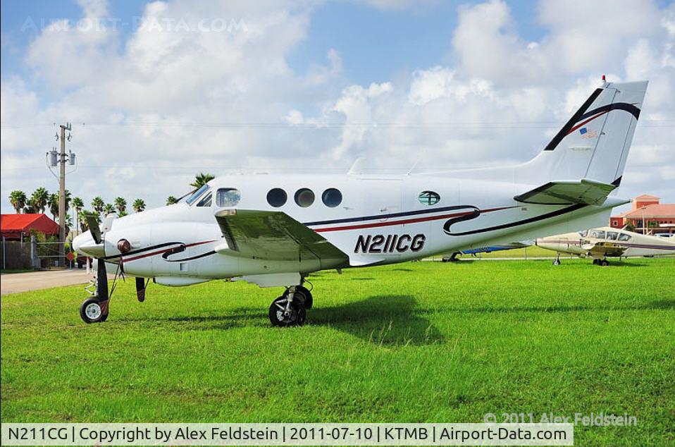 N211CG, 1974 Beech E90 King Air C/N LW-101, Tamiami