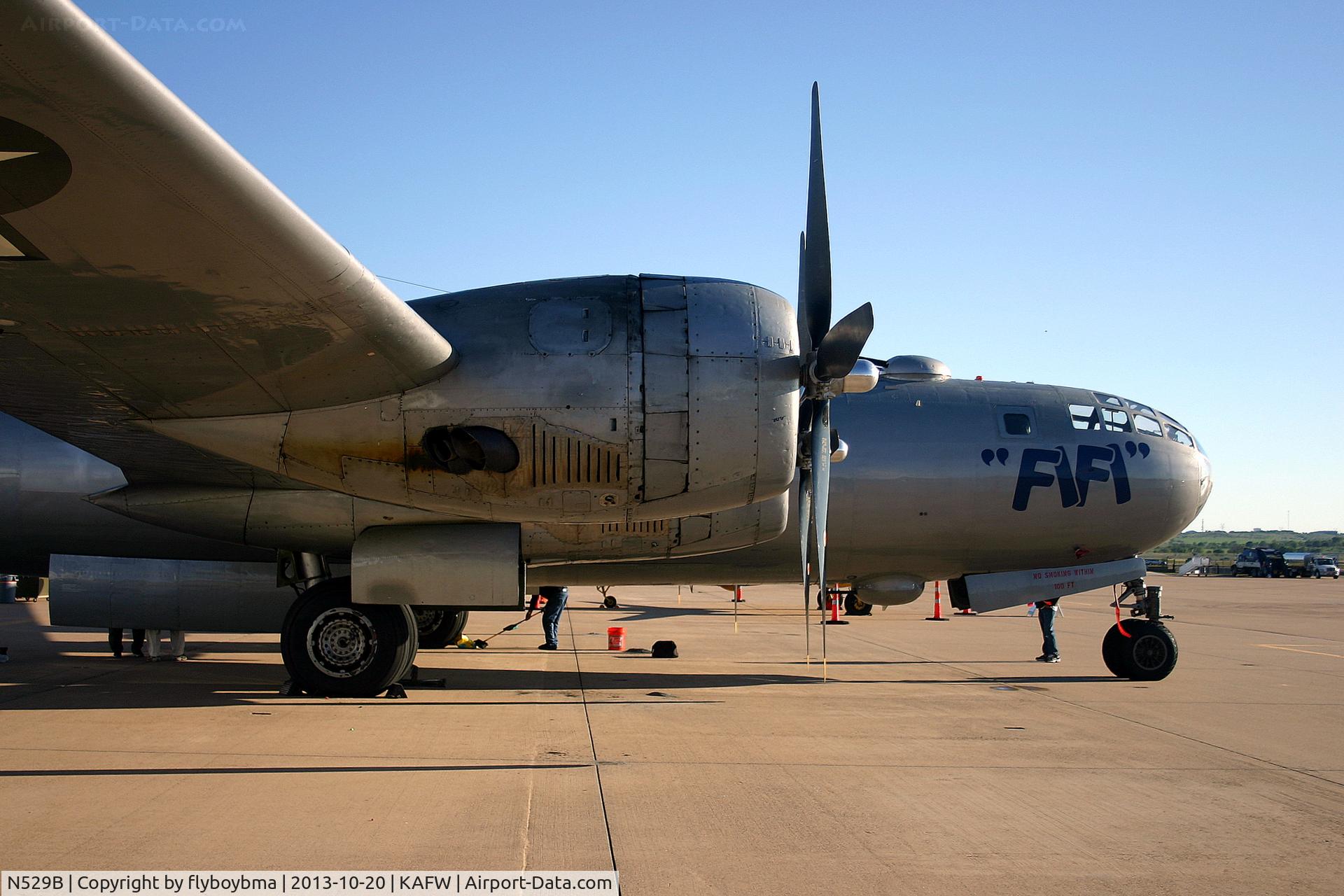 N529B, 1944 Boeing B-29A-60-BN Superfortress C/N 11547, View of the HUGE engines and propellers.