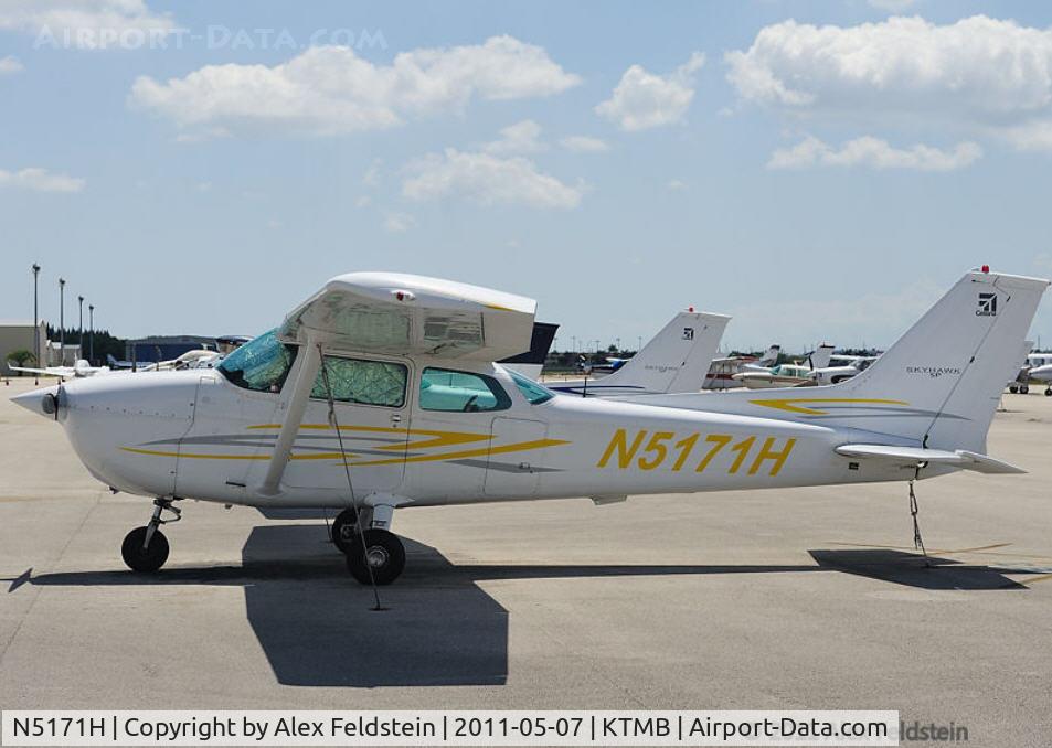 N5171H, 1975 Cessna 172M C/N 17265358, Tamiami