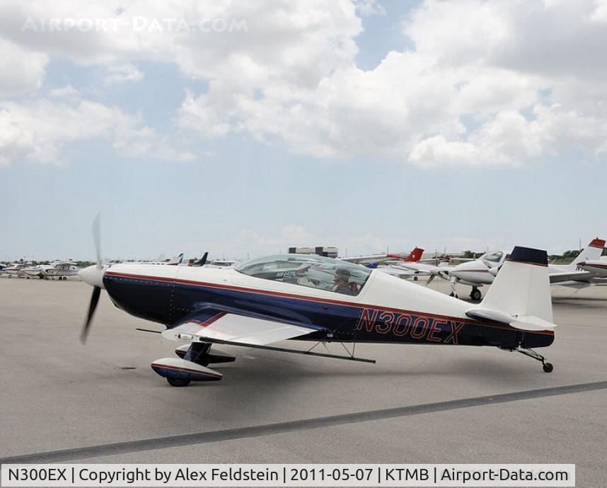N300EX, 1995 Extra EA-300/L C/N 011, Tamiami