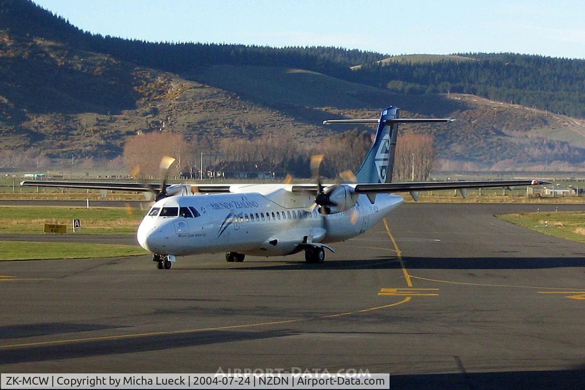 ZK-MCW, 2000 ATR 72-212A C/N 646, At Dunedin