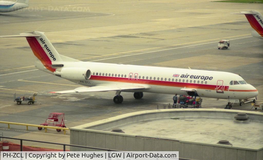 PH-ZCL, 1989 Fokker 100 (F-28-0100) C/N 11275, PH-ZCL at Gatwick, sometime in 1990