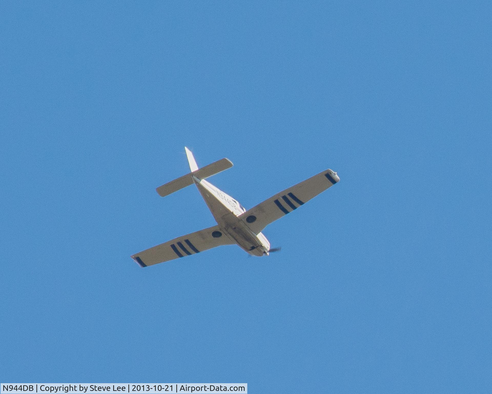 N944DB, Piper PA-28R-201 Cherokee Arrow III C/N 2844109, airplane was over eastern Clarke County Virginia headed east at about 1:17 pm EDT
Nikon D7100 
Nikon 70-300 mm lens at 300 mm