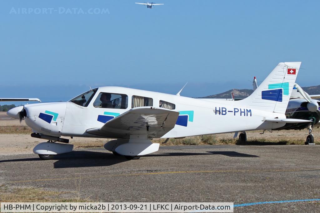 HB-PHM, 1982 Piper PA-28-181 Archer II C/N 28-8390038, Taxiing