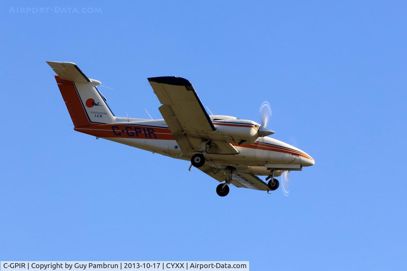 C-GPIR, 1979 Beech 76 Duchess C/N ME186, Landing ( side view )