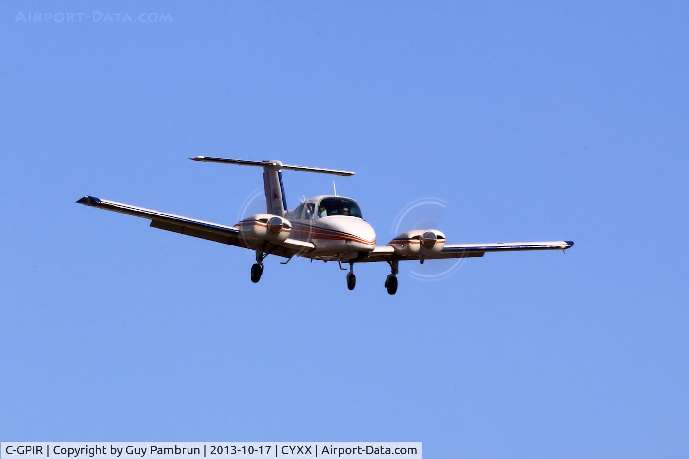 C-GPIR, 1979 Beech 76 Duchess C/N ME186, landing ( front view )