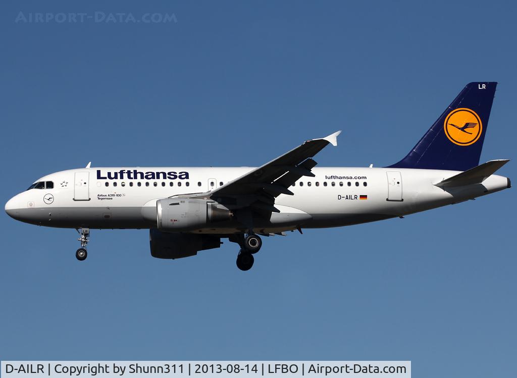 D-AILR, 1997 Airbus A319-114 C/N 723, Landing rwy 32R with additional 'Lufthansa.com' titles